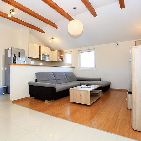 Apartment Pa Ve Murter Exterior photo