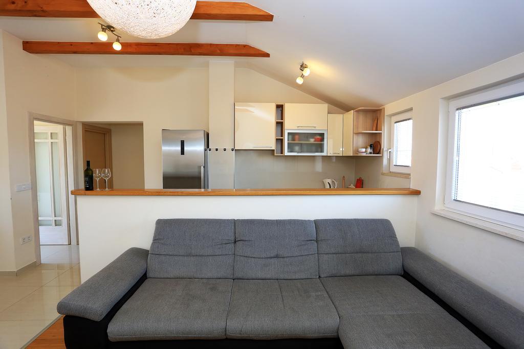 Apartment Pa Ve Murter Exterior photo