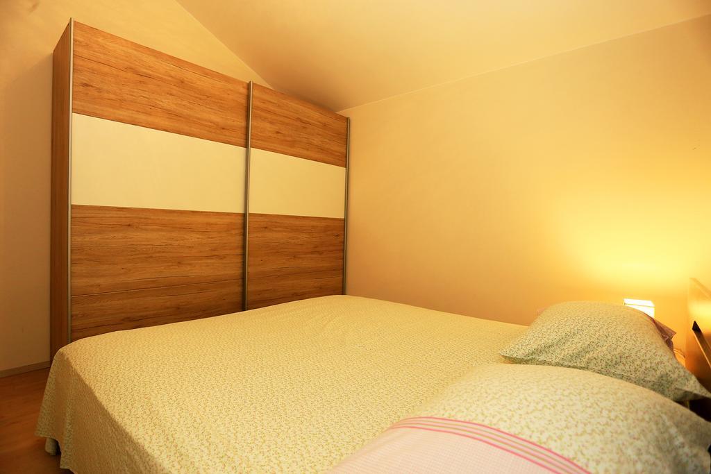 Apartment Pa Ve Murter Exterior photo