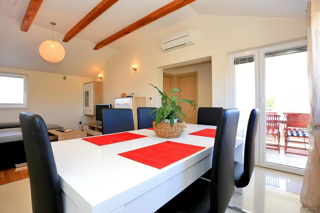Apartment Pa Ve Murter Exterior photo