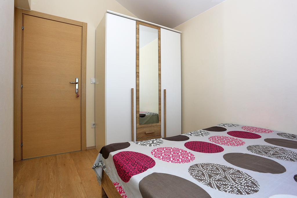 Apartment Pa Ve Murter Exterior photo