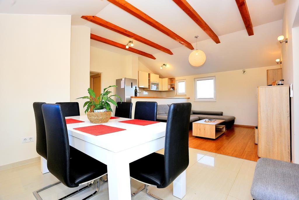 Apartment Pa Ve Murter Exterior photo