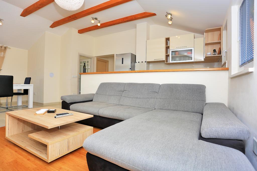 Apartment Pa Ve Murter Exterior photo