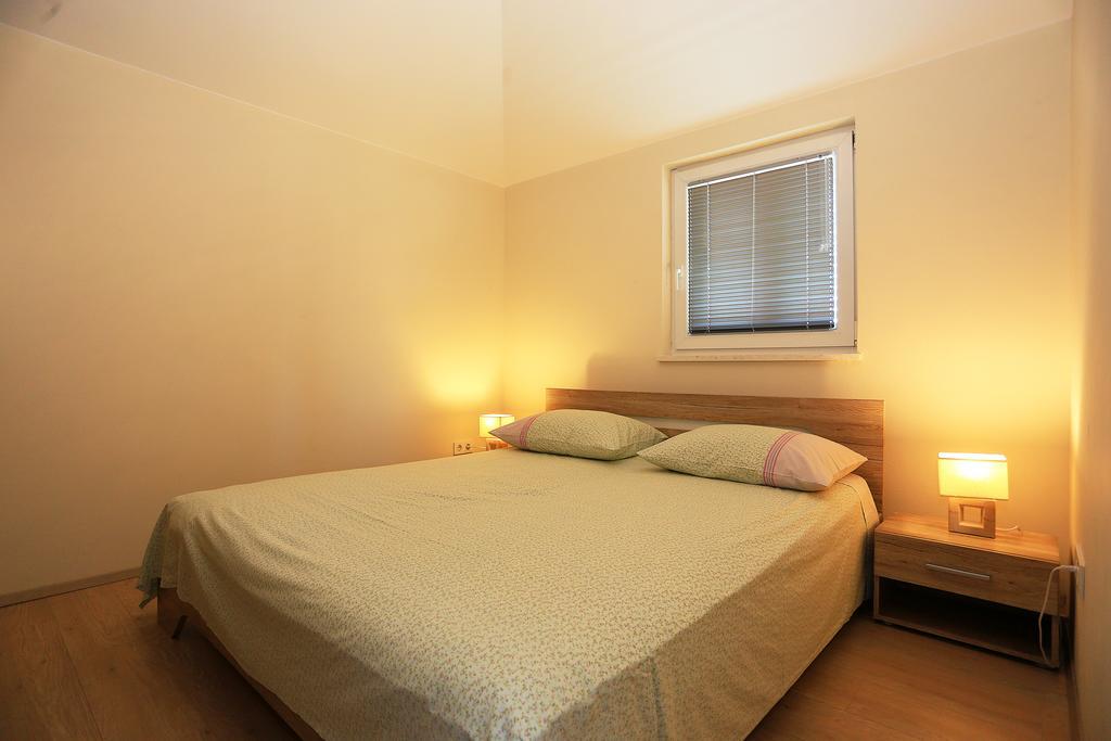 Apartment Pa Ve Murter Exterior photo